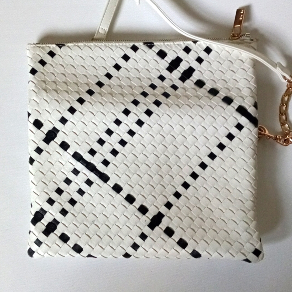 EVERYTHING BUT WATER Black White CROSSBODY CLUTCH - Picture 5 of 12
